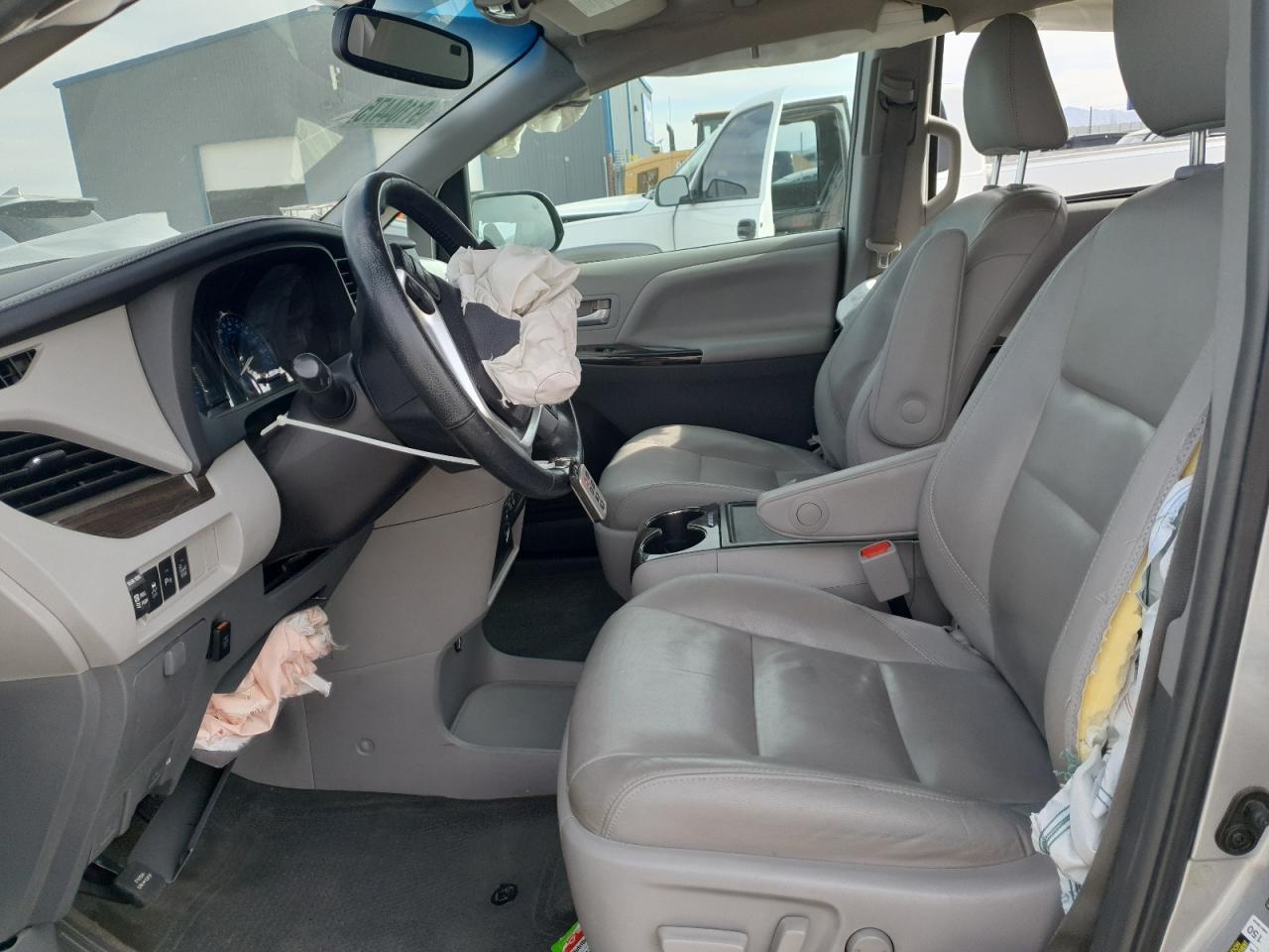 2015 TOYOTA SIENNA