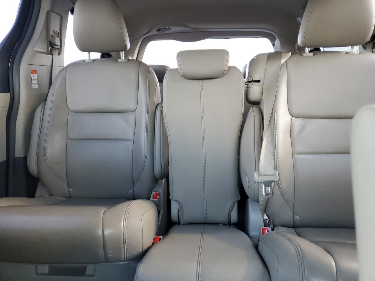 2015 TOYOTA SIENNA