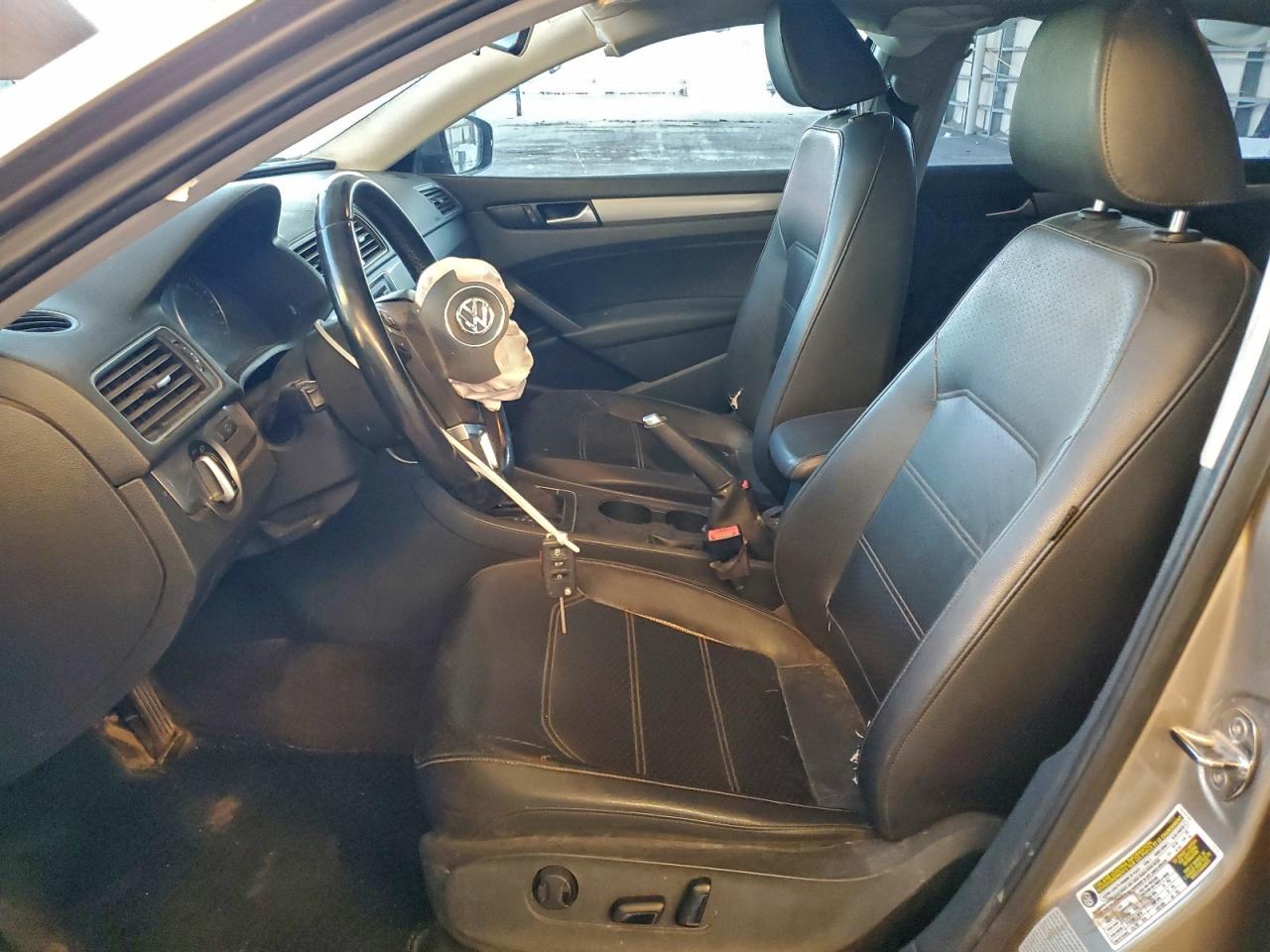 2015 VOLKSWAGEN Passat