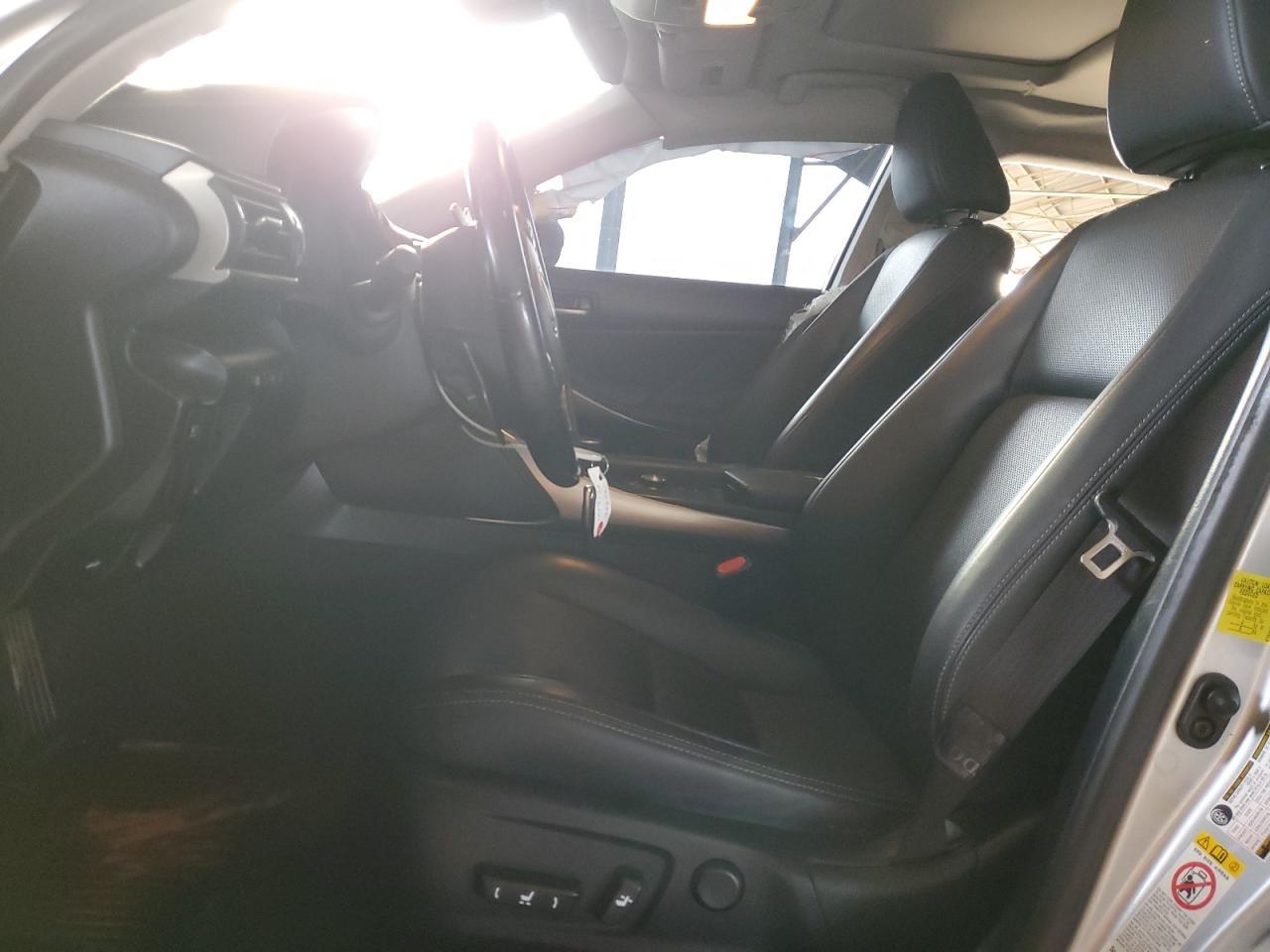 2017 LEXUS IS 200t