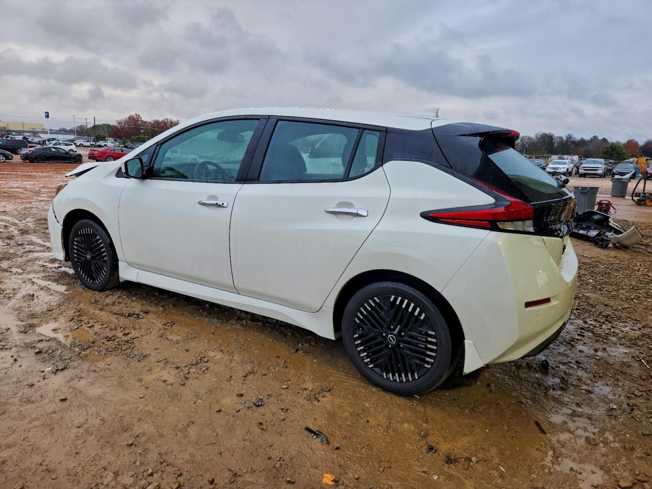 2023 NISSAN LEAF