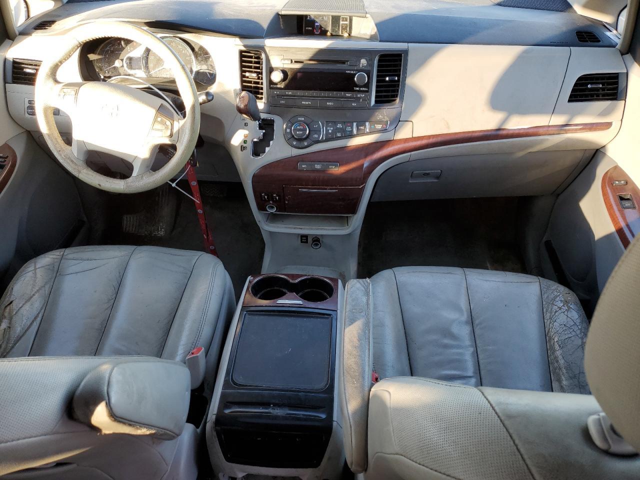 2012 TOYOTA SIENNA