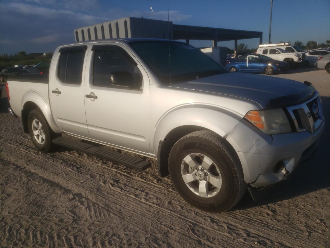 2012 NISSAN Frontier