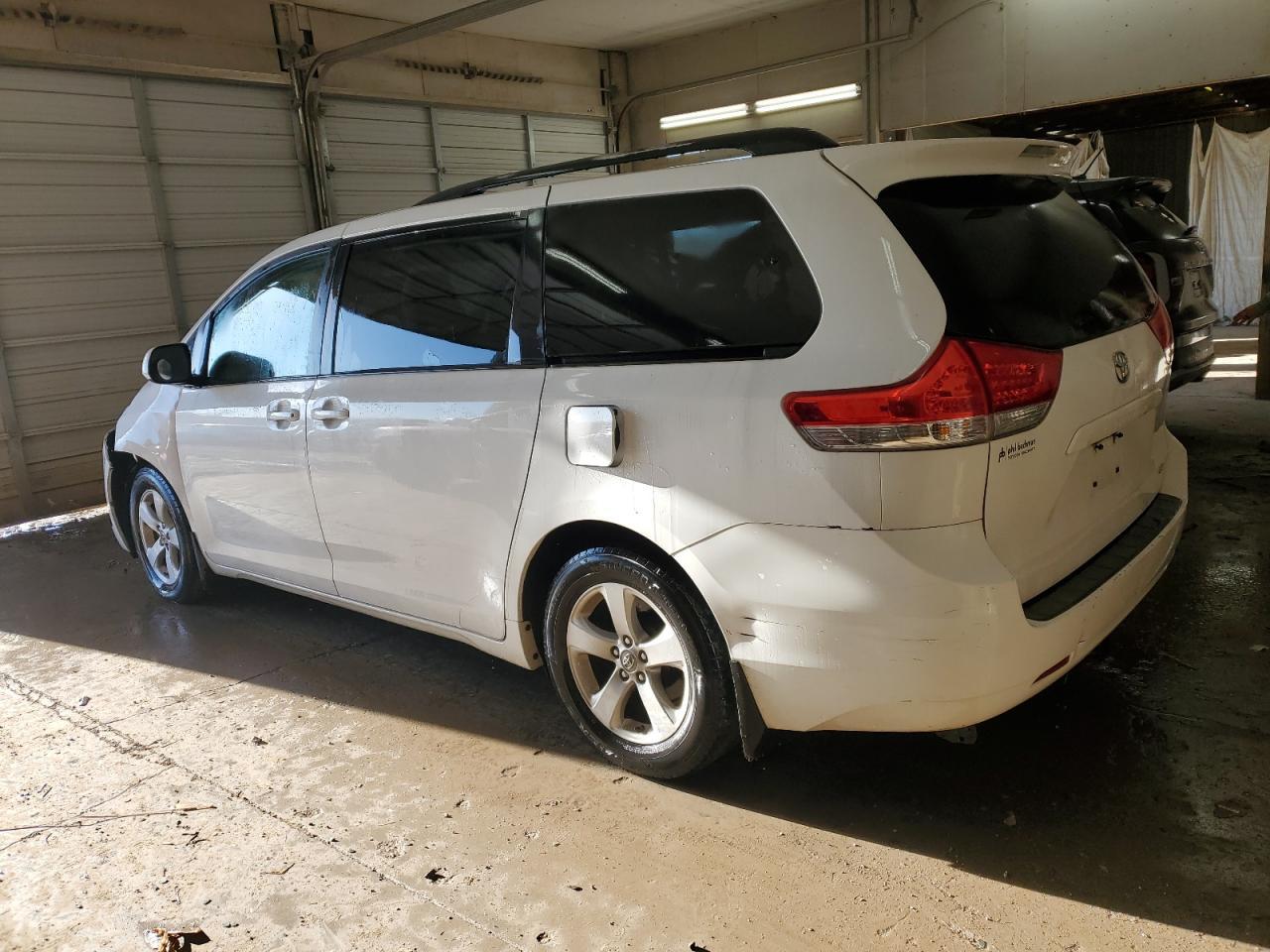 2012 TOYOTA SIENNA