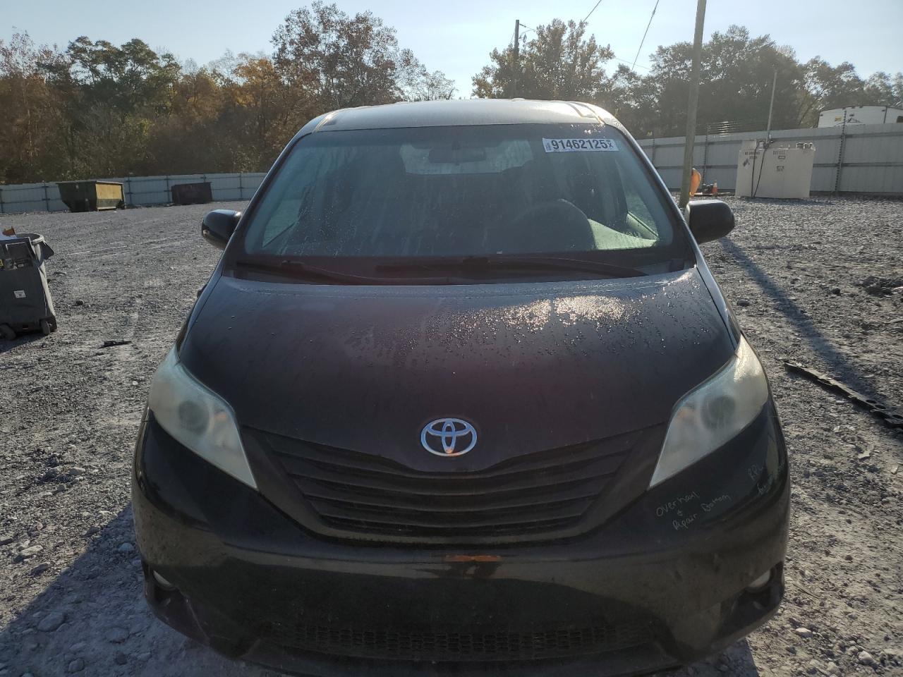 2014 TOYOTA SIENNA