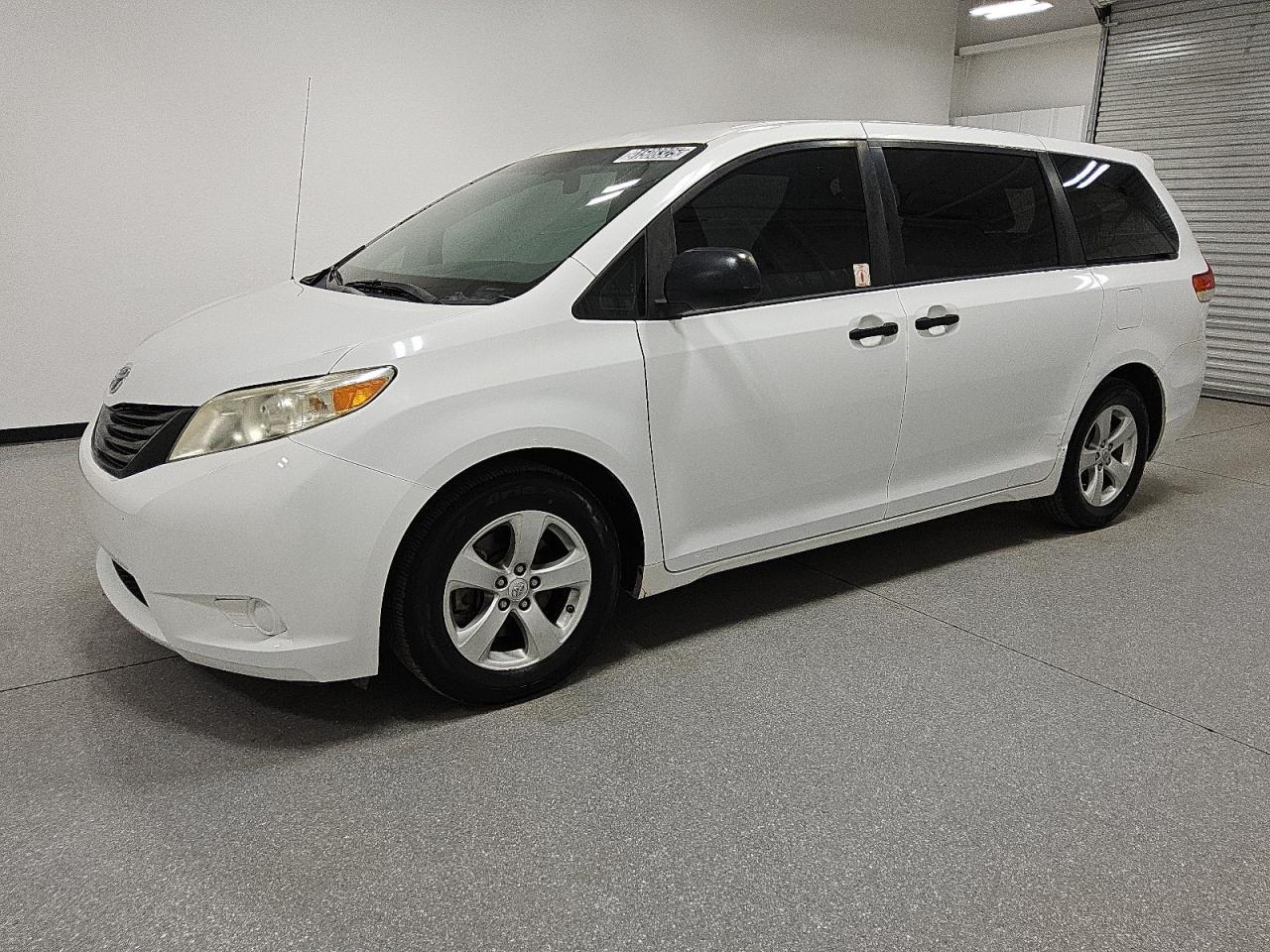 2013 TOYOTA SIENNA
