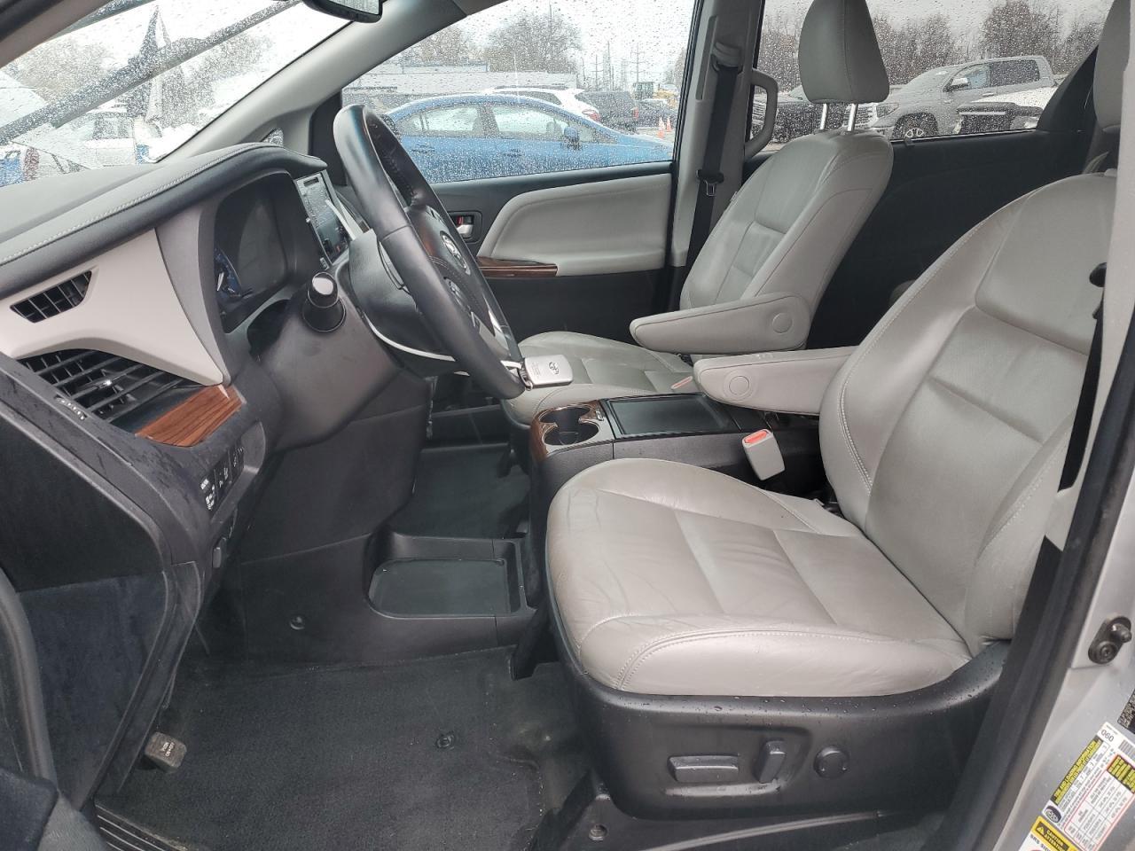 2016 TOYOTA SIENNA