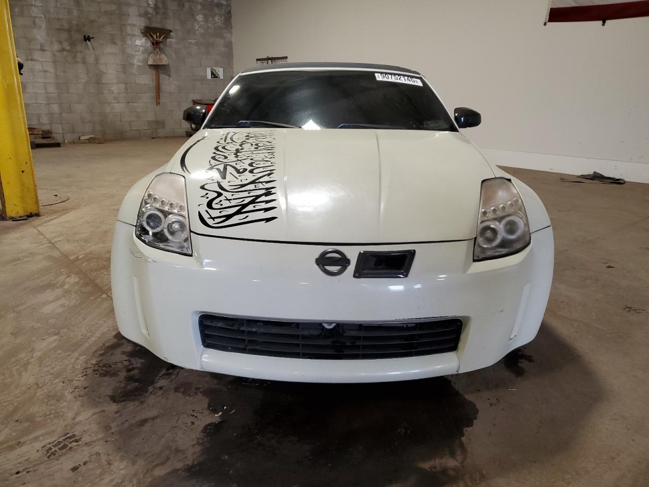 2004 NISSAN Z