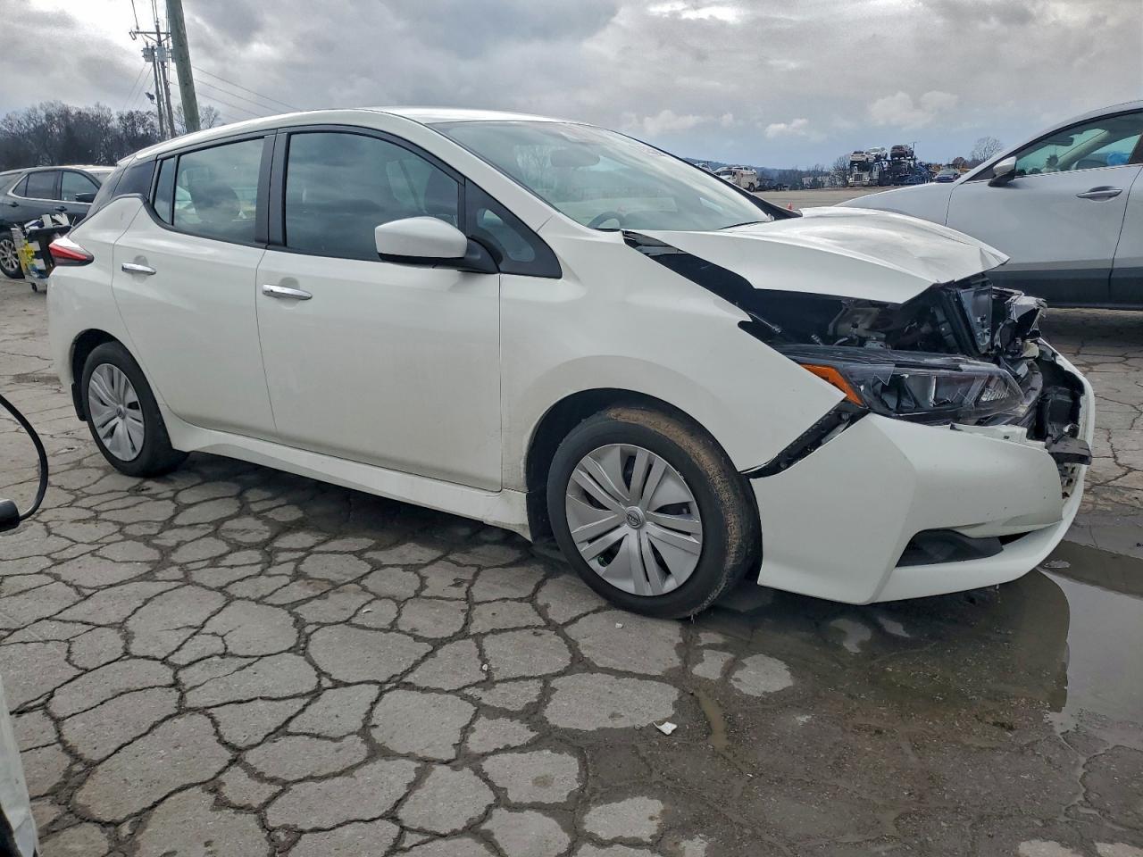 2025 NISSAN LEAF