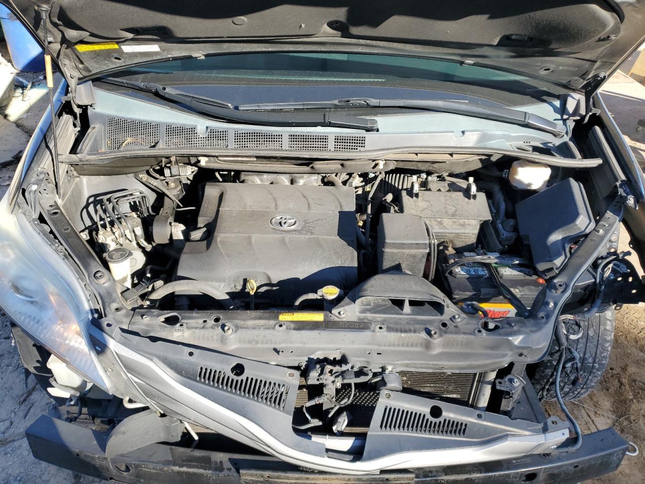 2014 TOYOTA SIENNA