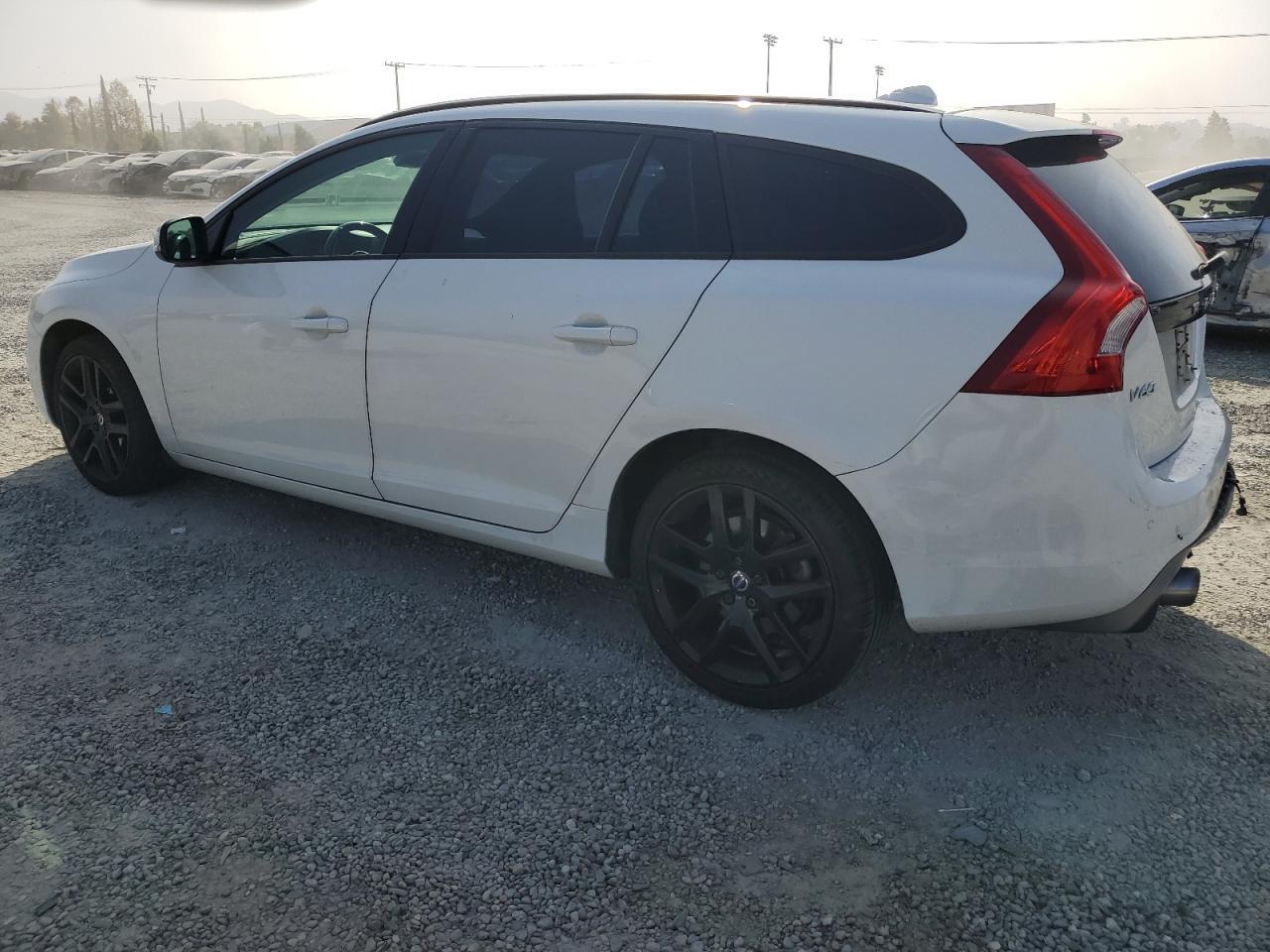 2018 VOLVO V60