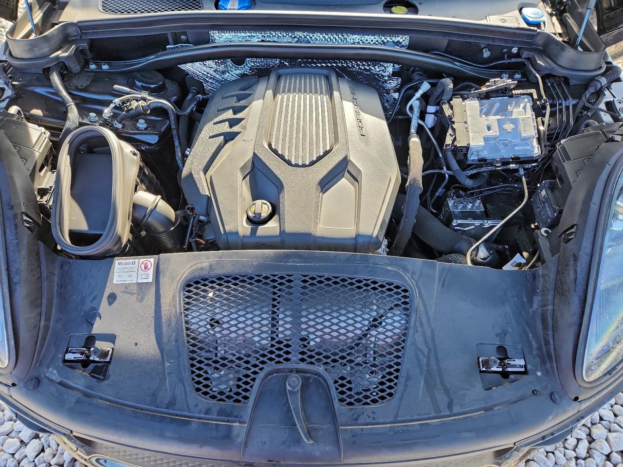 2024 PORSCHE Macan