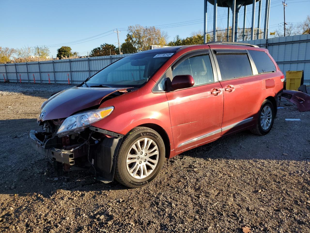 2012 TOYOTA SIENNA