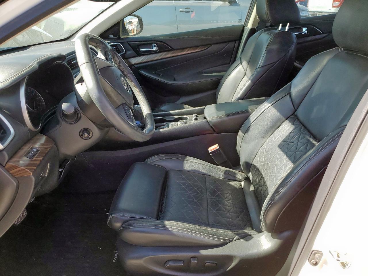 2017 NISSAN Maxima
