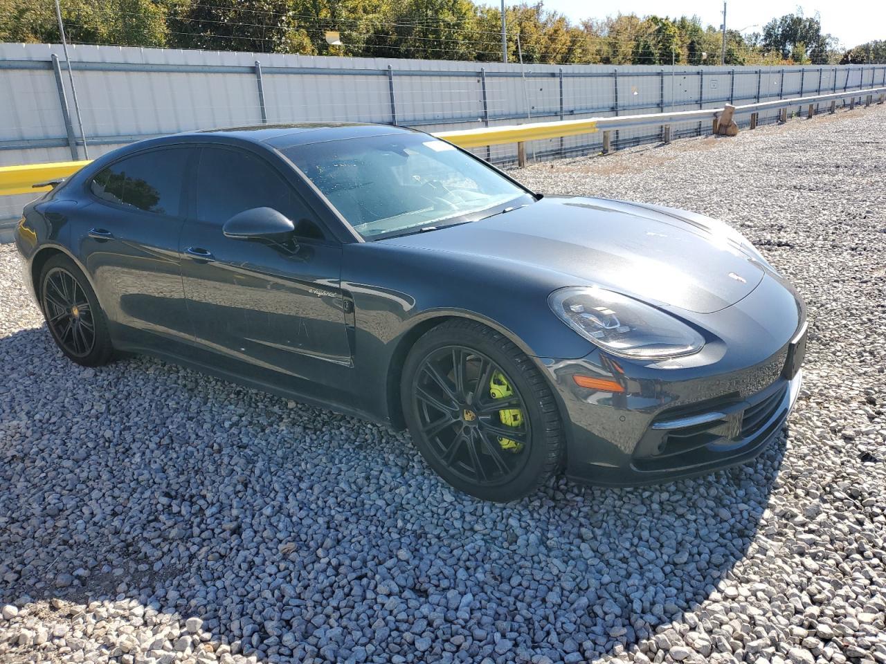 2018 PORSCHE Panamera