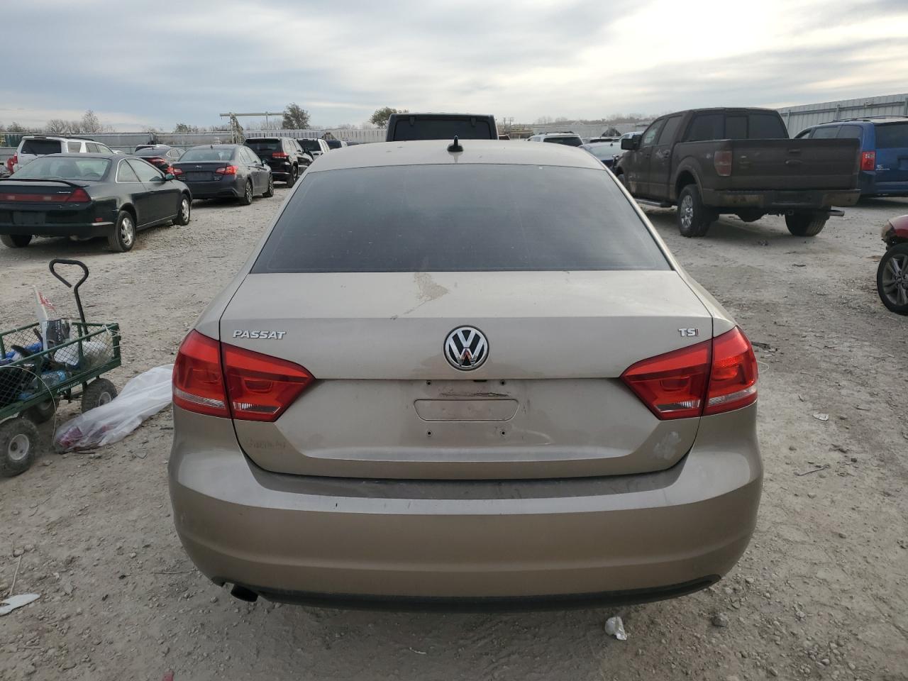 2015 VOLKSWAGEN Passat