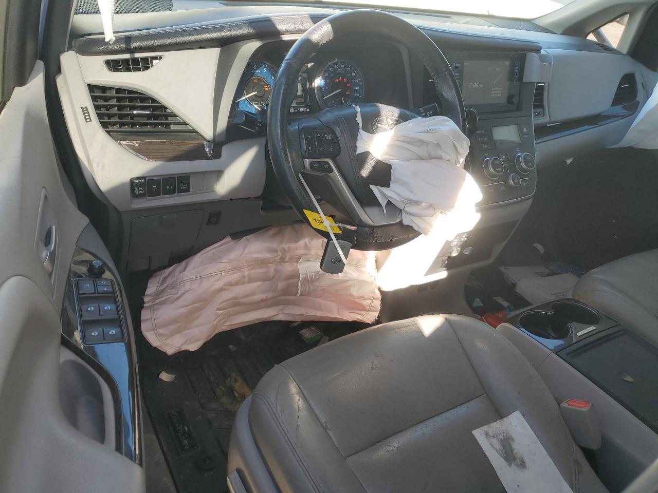 2017 TOYOTA SIENNA