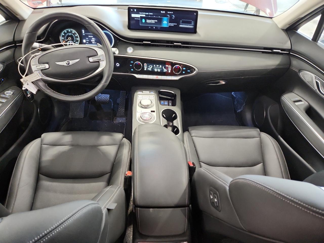 2025 GENESIS GV70