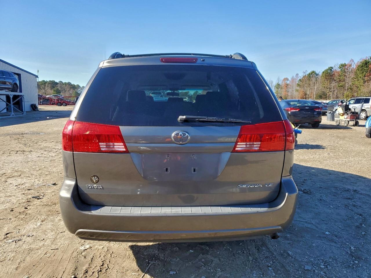 2004 TOYOTA SIENNA