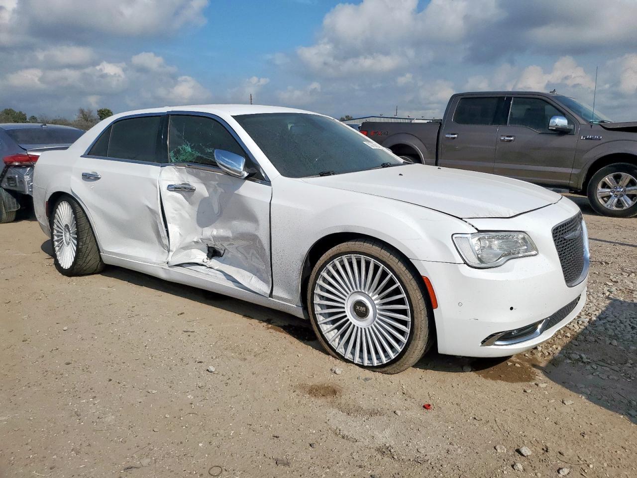 2018 CHRYSLER 300