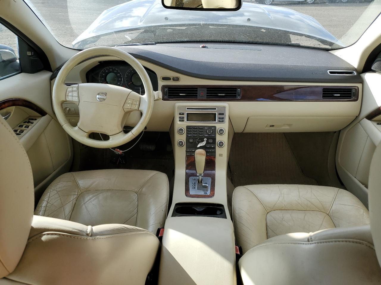 2008 VOLVO V70