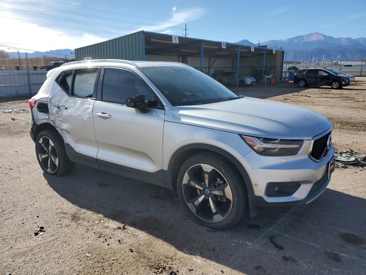 2019 VOLVO XC40