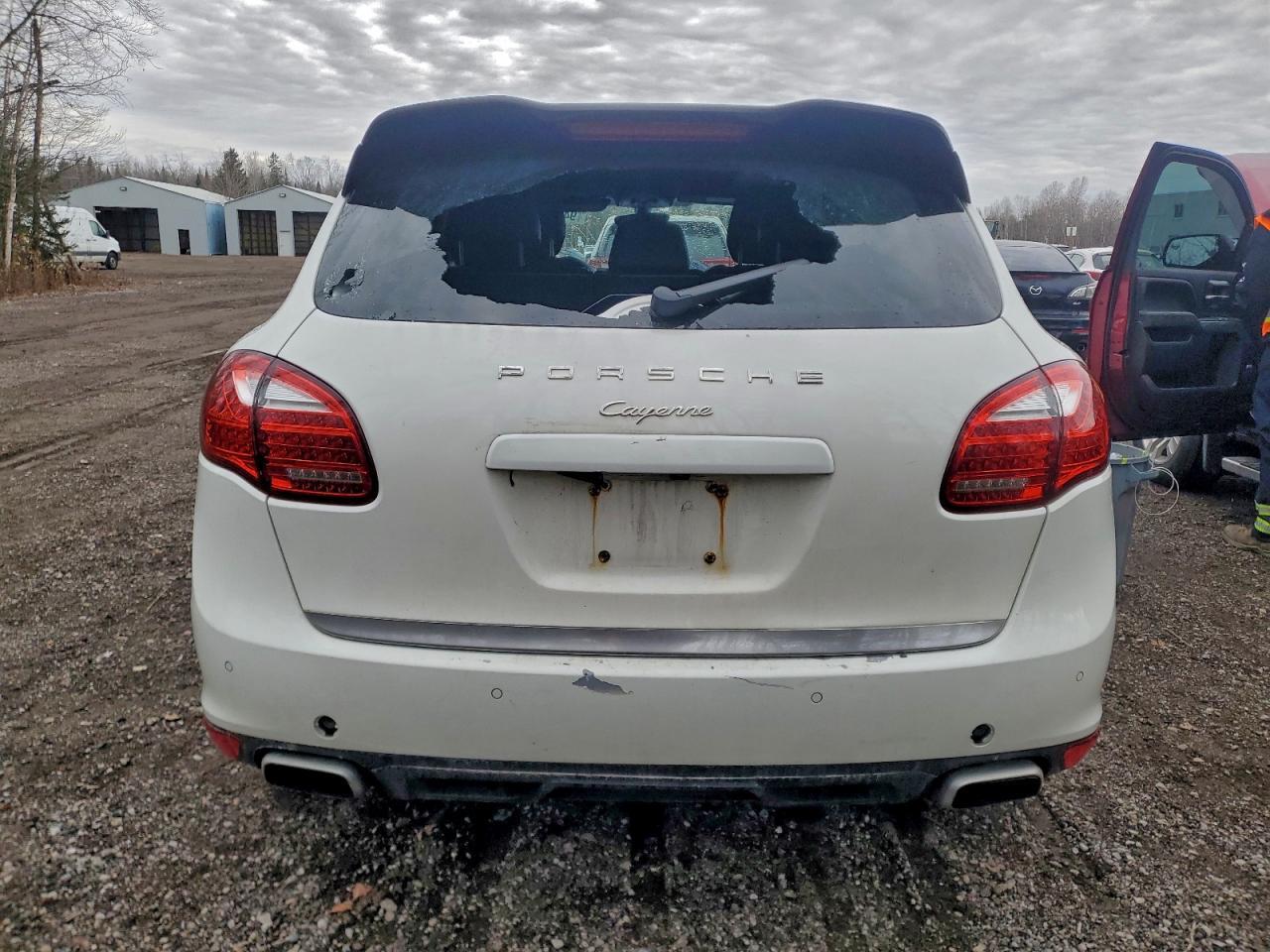 2014 PORSCHE CAYENNE