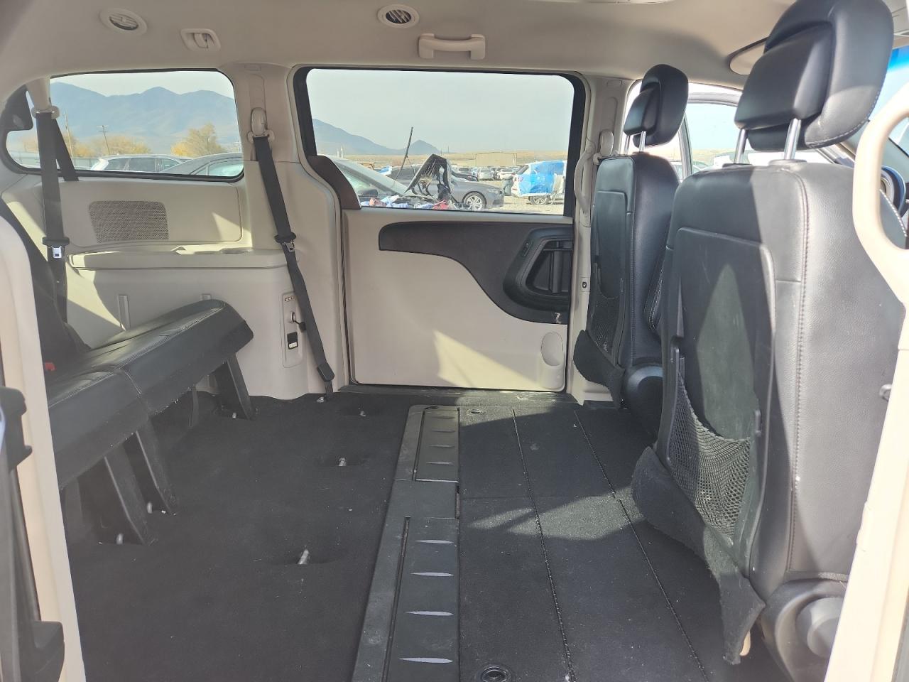 2012 CHRYSLER Town & Country
