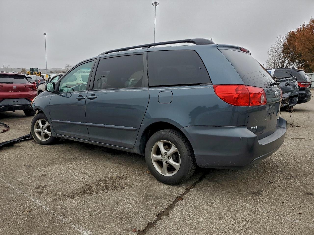 2009 TOYOTA SIENNA