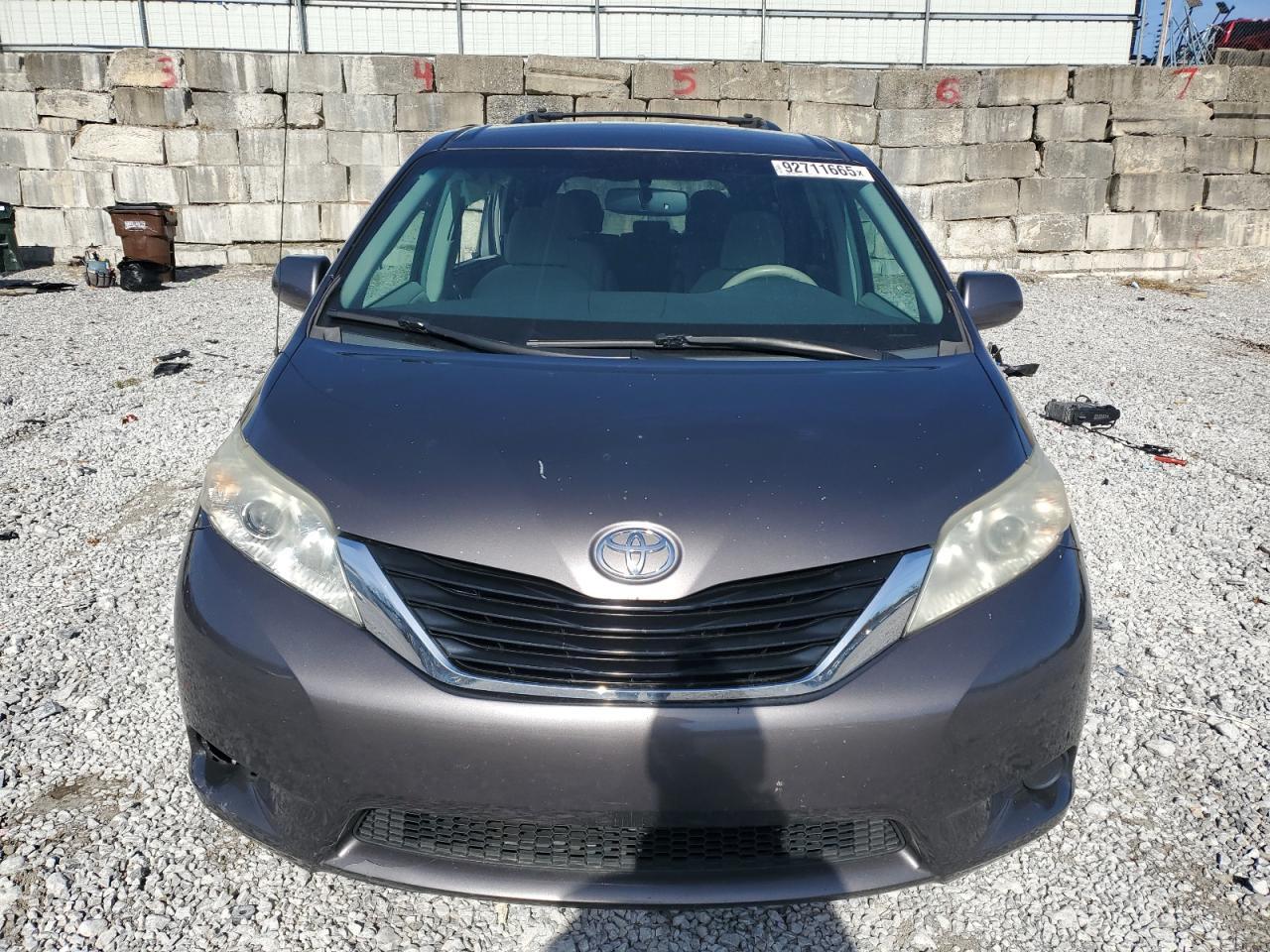 2011 TOYOTA SIENNA