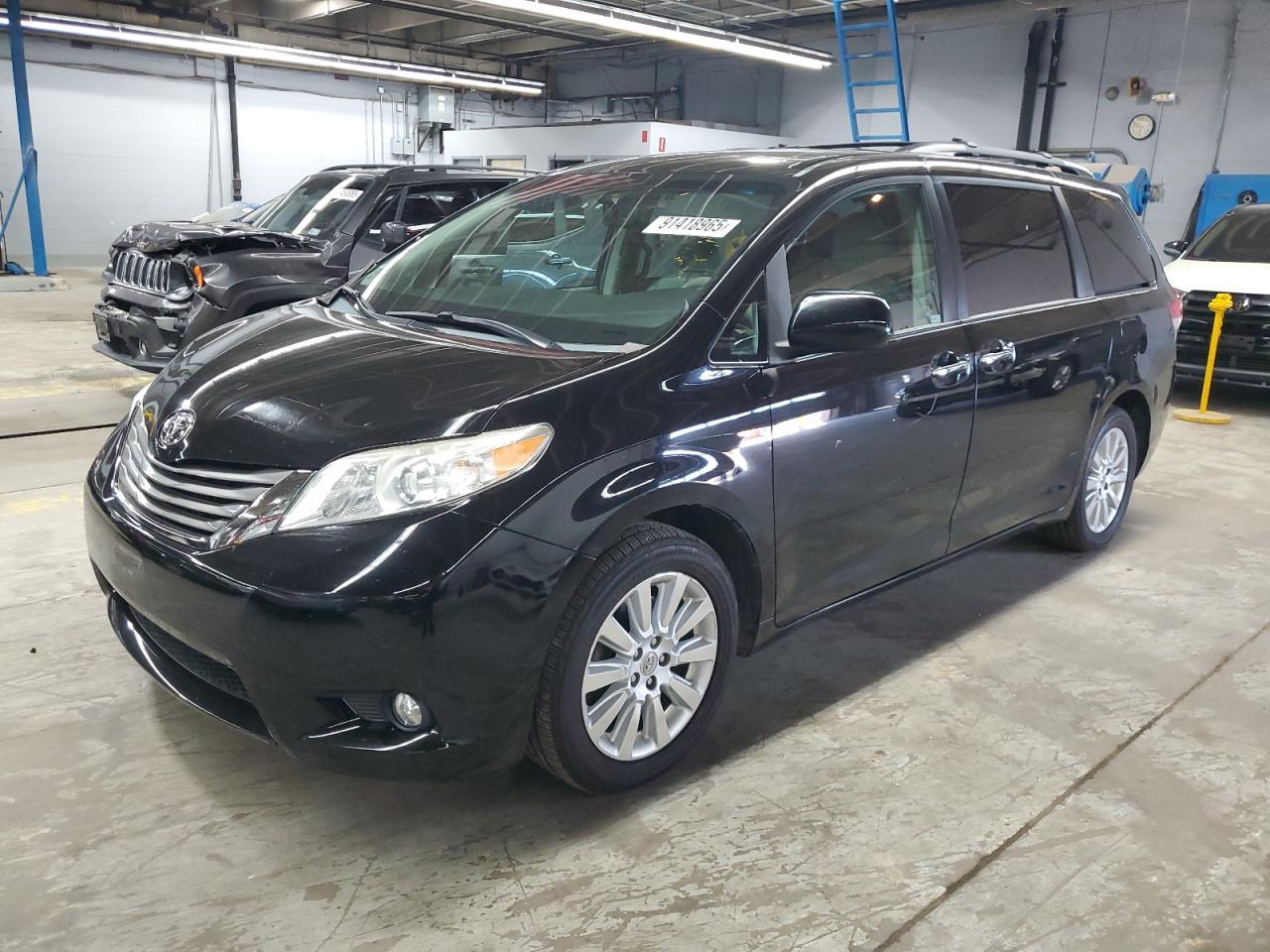 2011 TOYOTA SIENNA