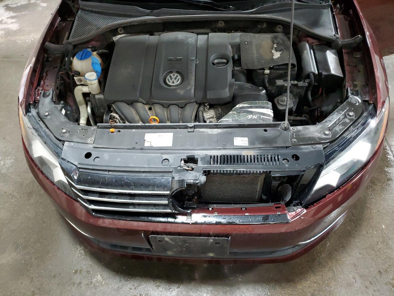2012 VOLKSWAGEN Passat