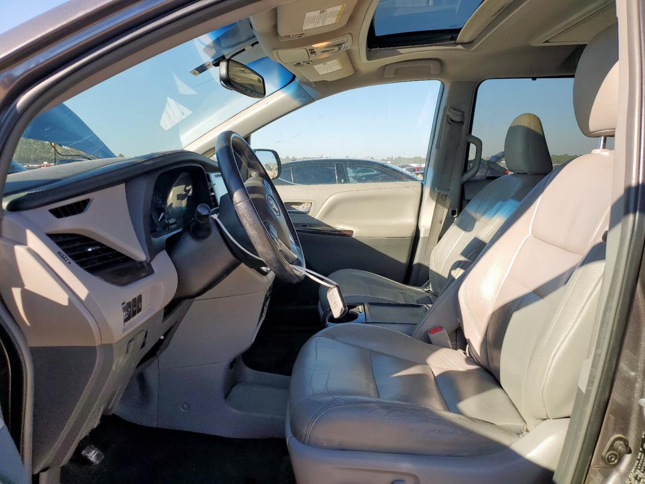 2015 TOYOTA SIENNA