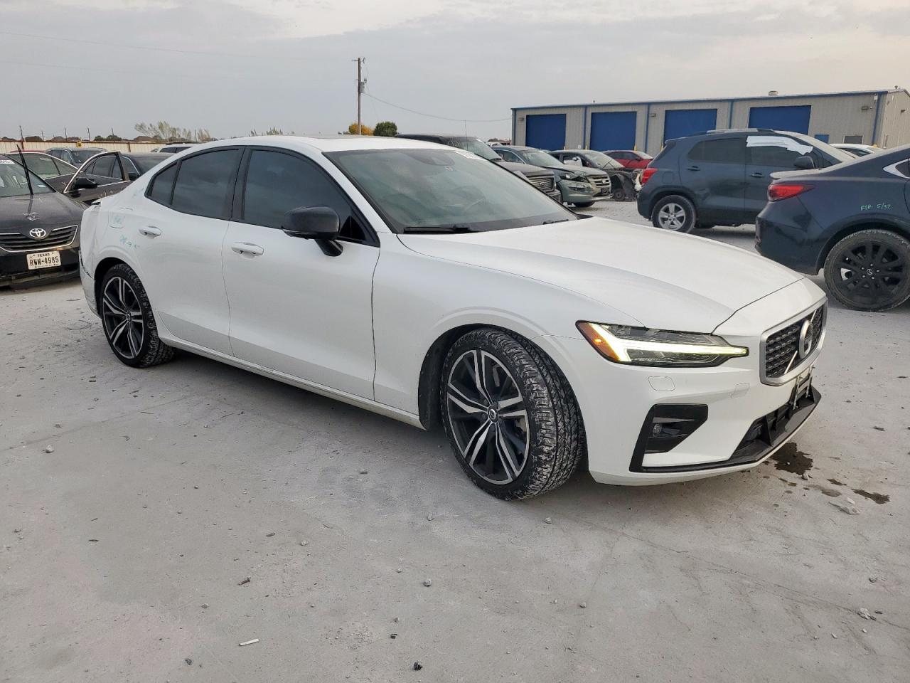 2019 VOLVO S60