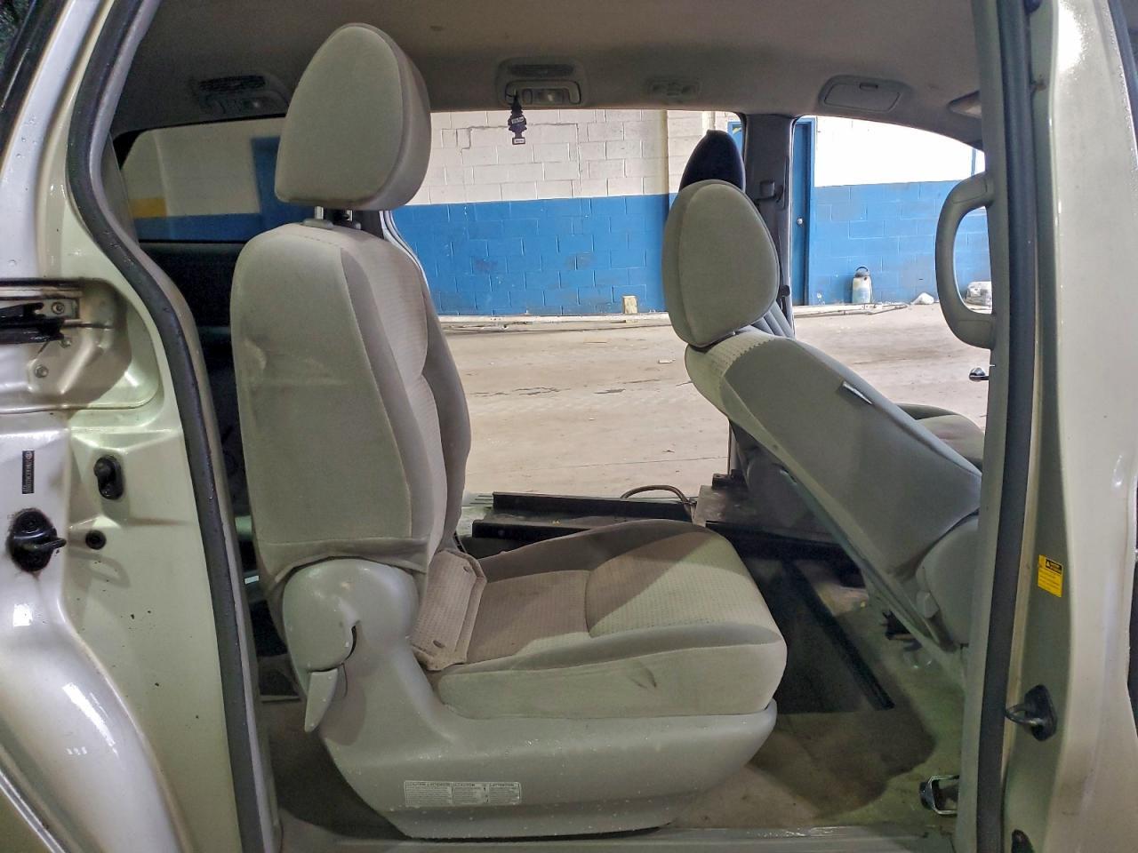 2010 TOYOTA SIENNA