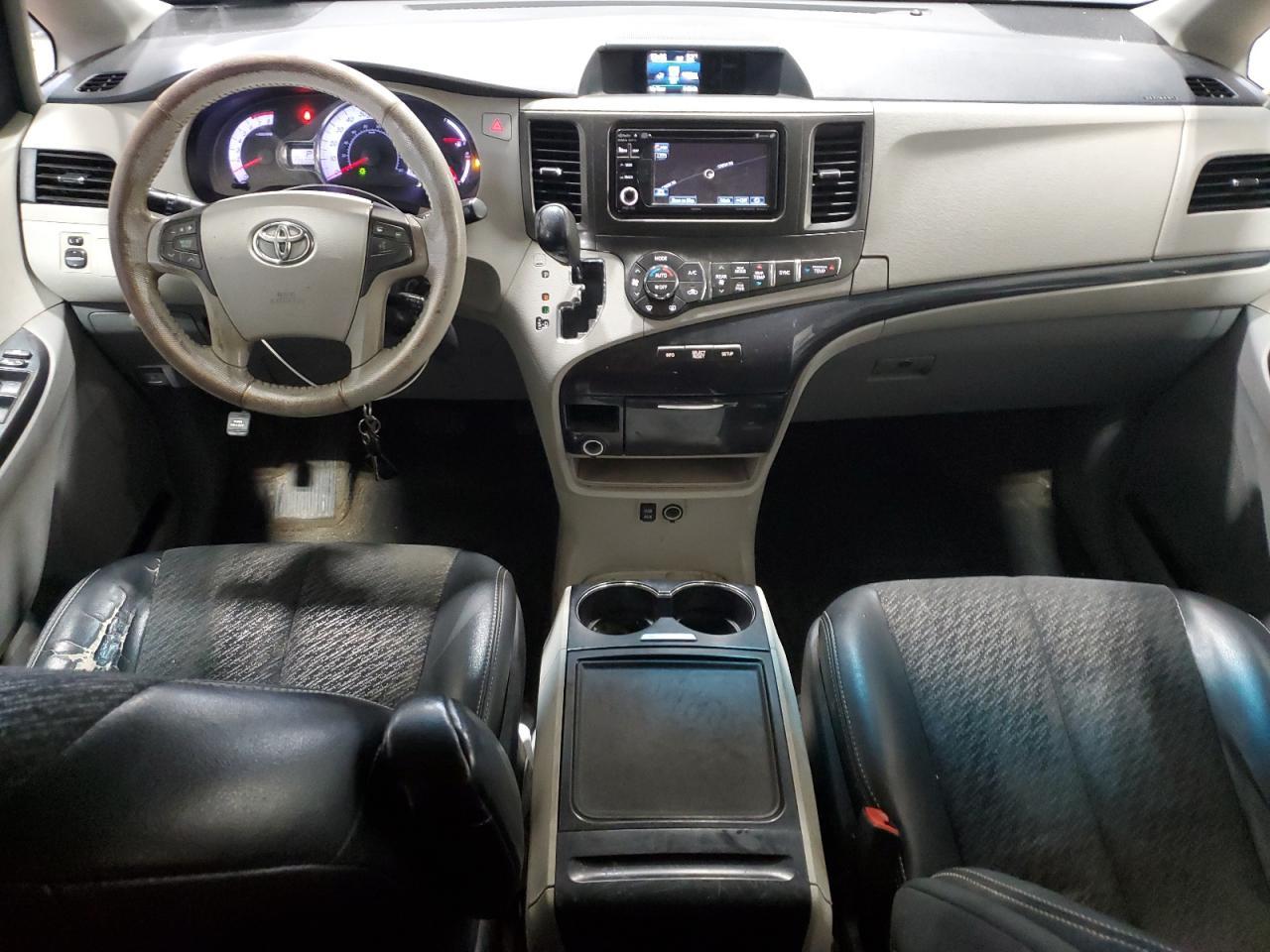 2013 TOYOTA SIENNA