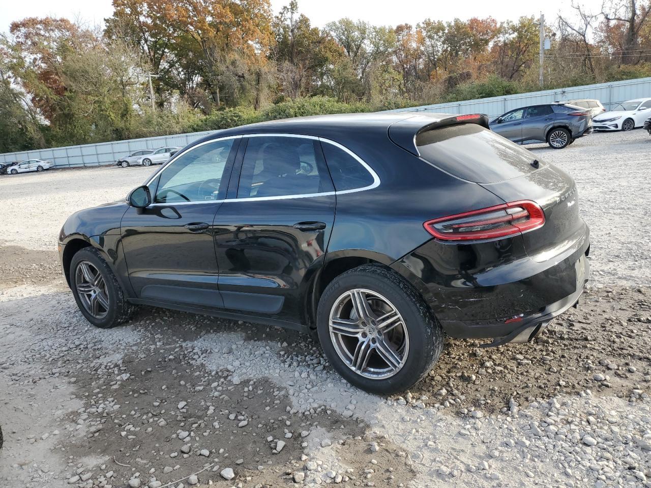 2016 PORSCHE Macan
