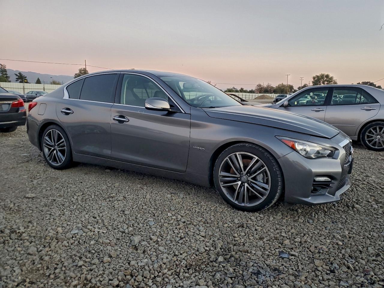 2015 INFINITI Q50