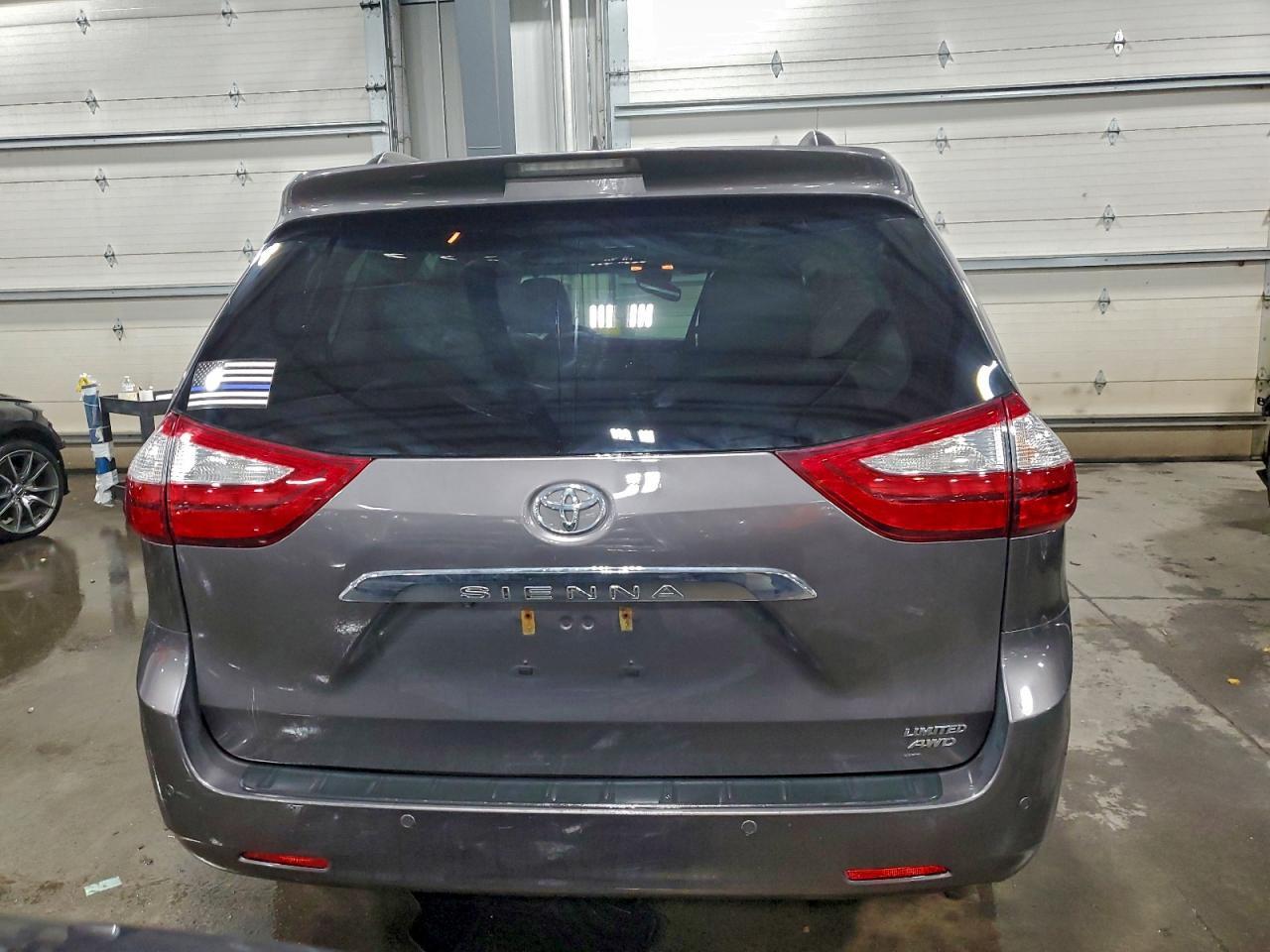 2017 TOYOTA SIENNA