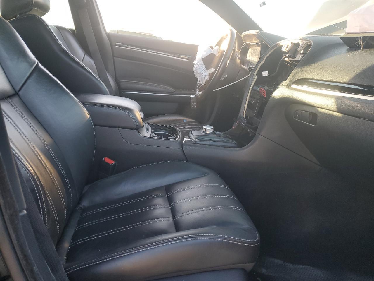 2019 CHRYSLER 300
