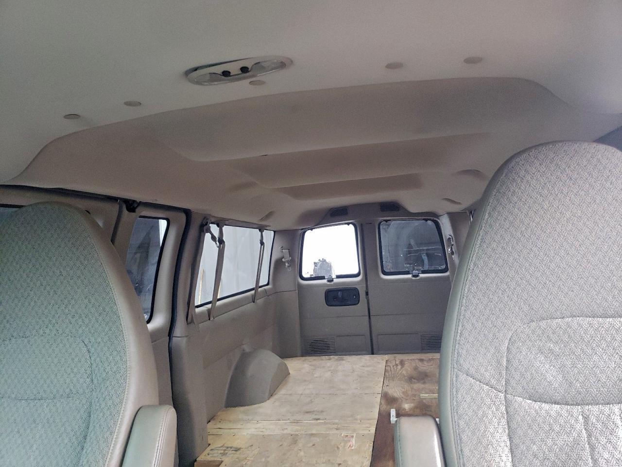 2010 CHEVROLET Express 3500