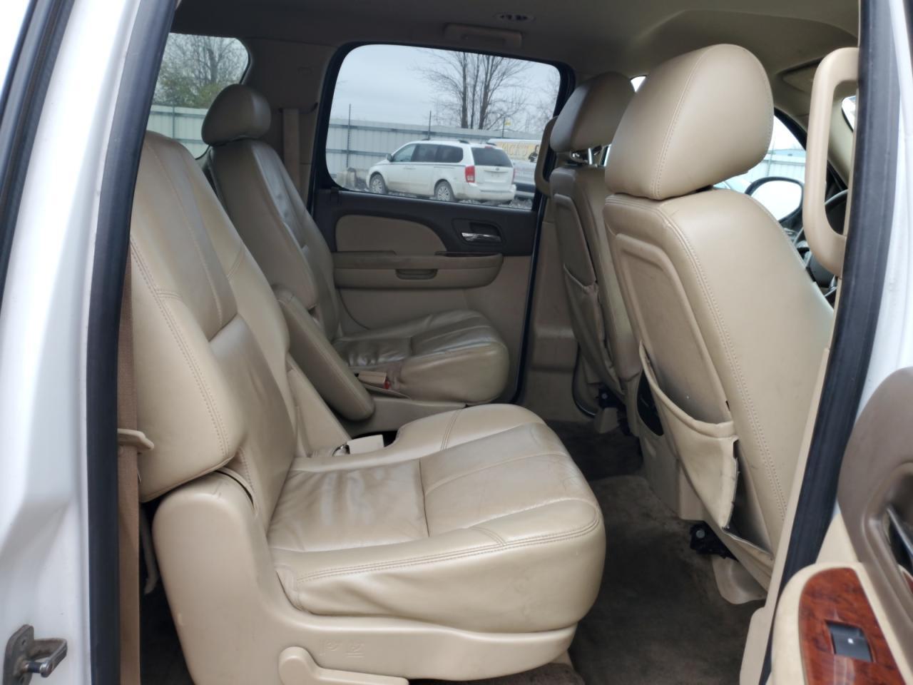 2010 CHEVROLET Suburban