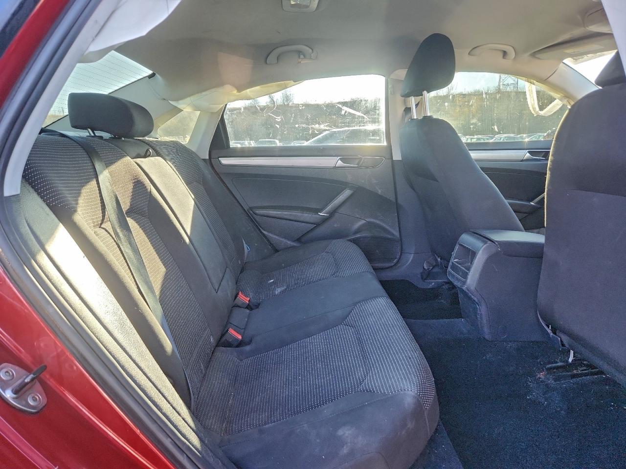 2016 VOLKSWAGEN Passat