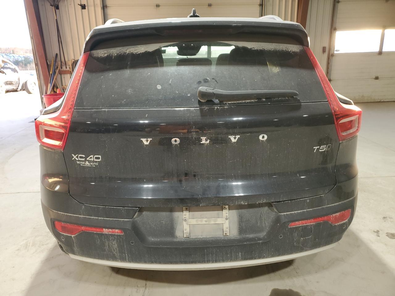 2019 VOLVO XC40