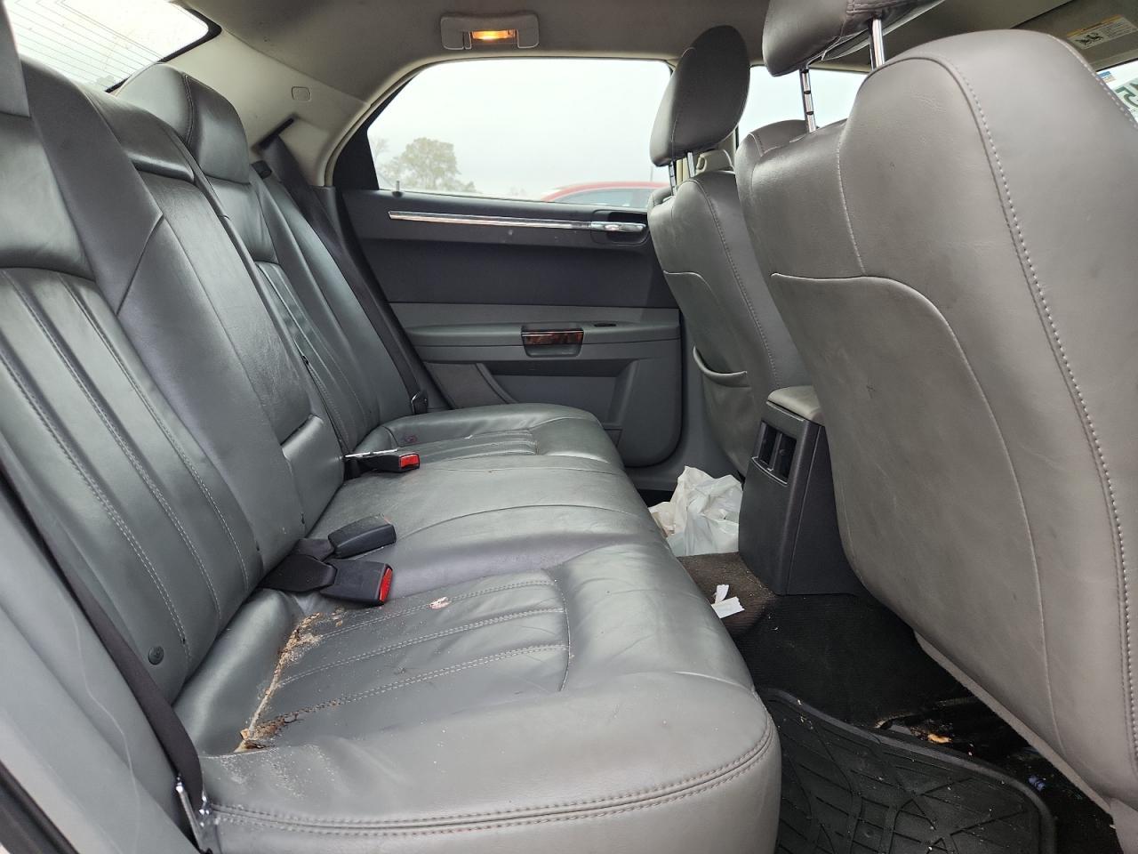 2005 CHRYSLER 300