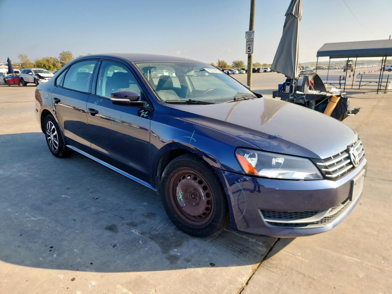 2014 VOLKSWAGEN Passat