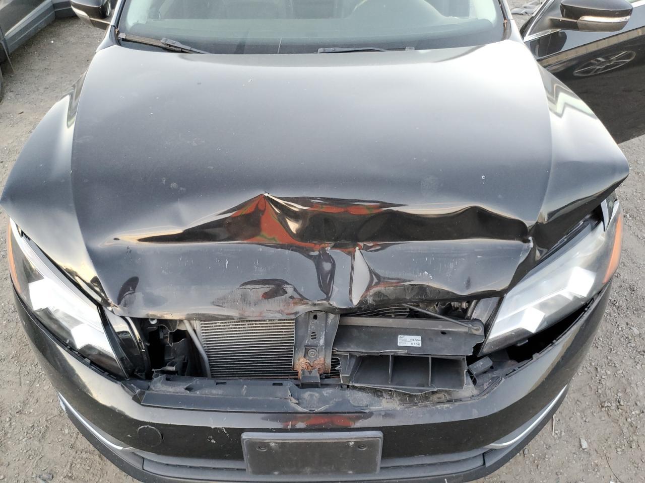 2013 VOLKSWAGEN Passat