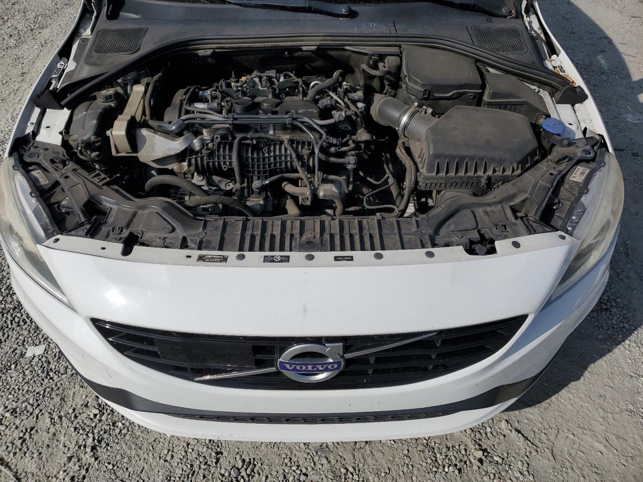 2018 VOLVO V60