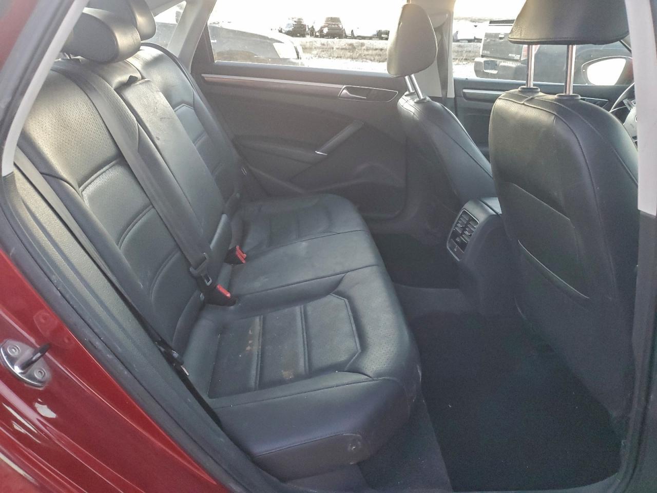 2017 VOLKSWAGEN Passat