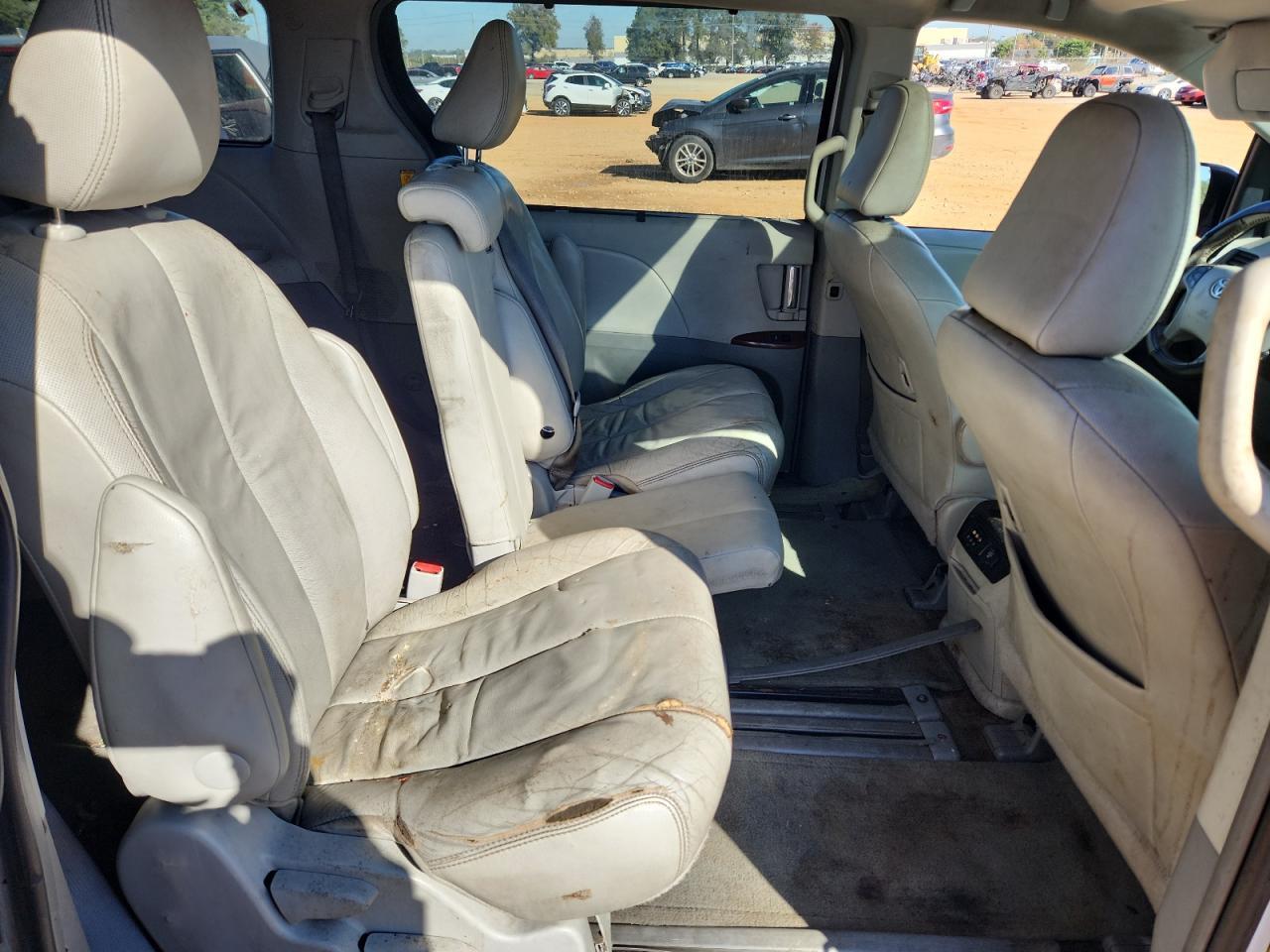 2013 TOYOTA SIENNA